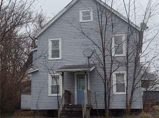 21 Elm St, Silver Creek, NY 14136