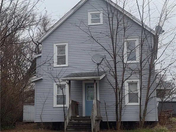 21 Elm St, Silver Creek, NY 14136