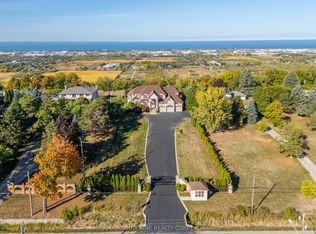 803 Ridge Rd, Hamilton, ON L8J2Y3