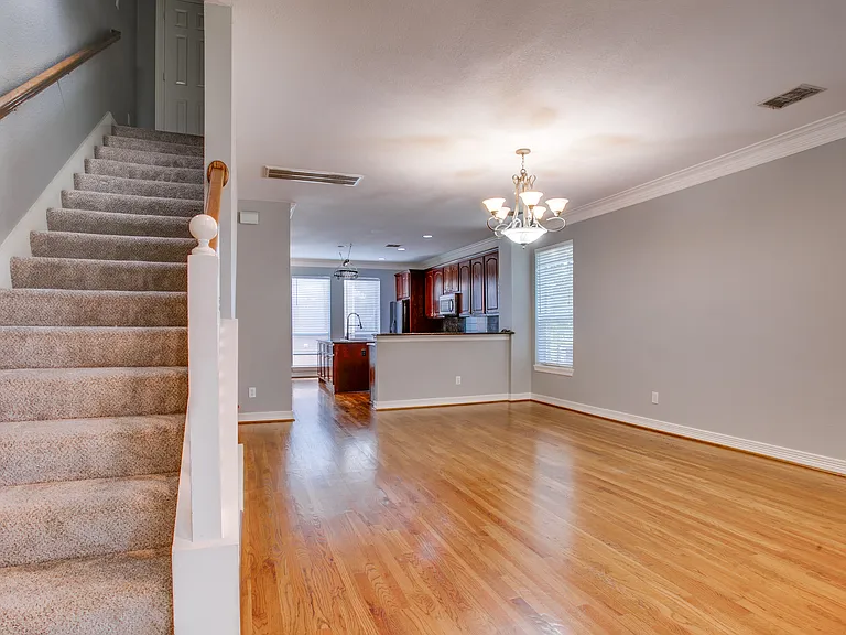 3951 N Hall St — Photo 11