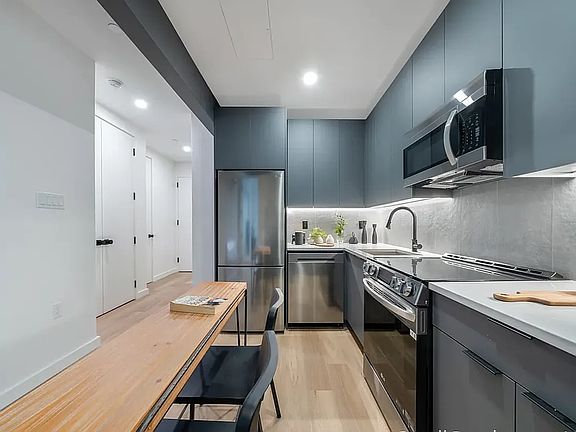 2nd image of 931 Carroll St #1520