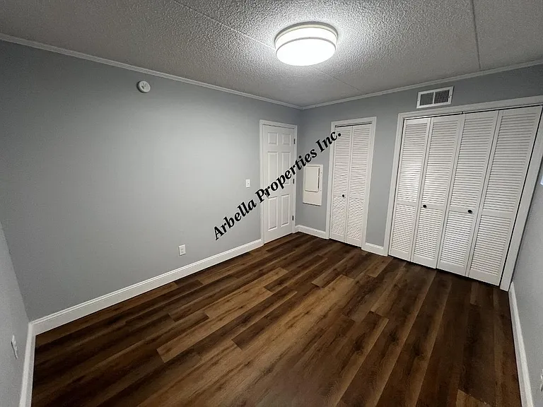 Laurelwood Apartments — Photo 14