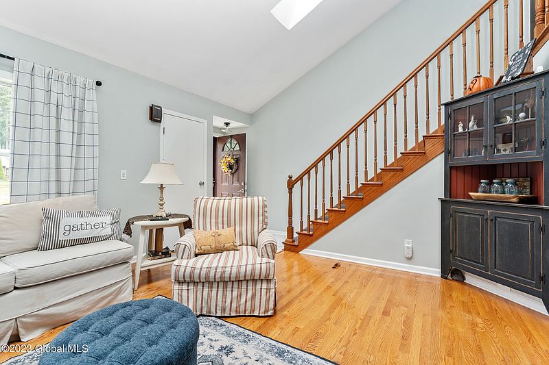 5th image of 143 Arrow Wood Place