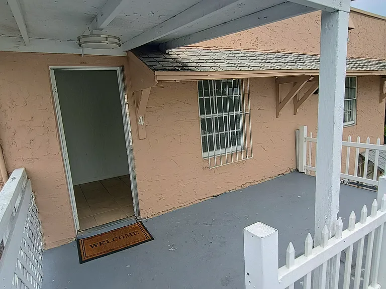 Entrance/Entrada.