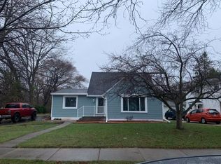 6001 N Lydell Ave, Whitefish Bay, WI 53217