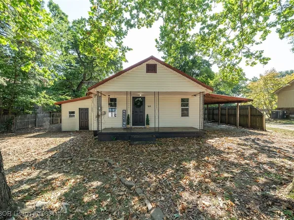 808 N 13th St, Ozark, AR 72949