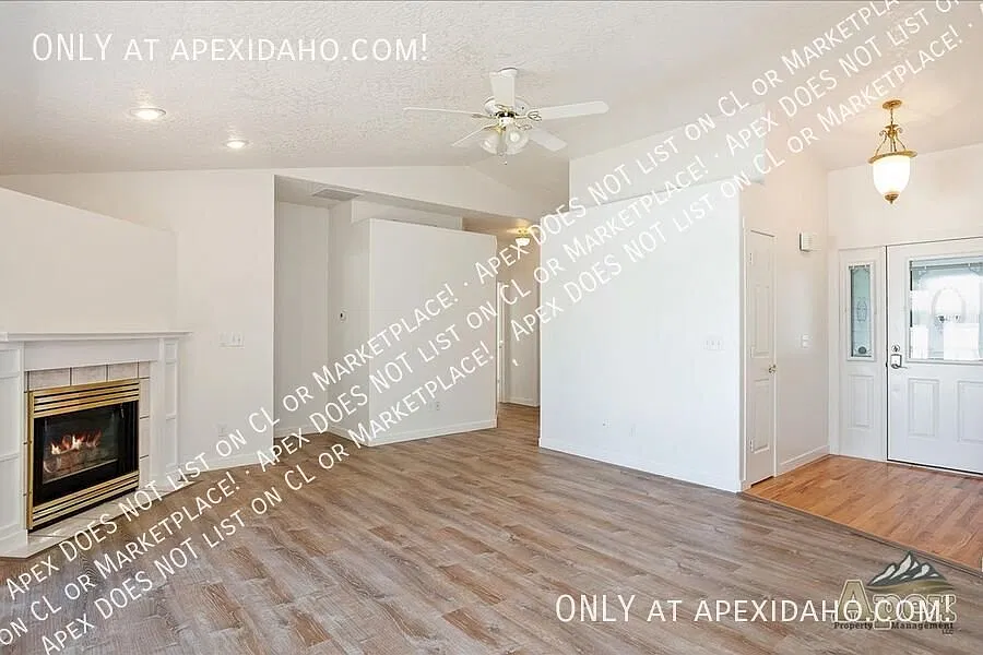 Spacious Nampa 3-Bed, 2-Bath Corner Lot with RV Parking — Photo 4
