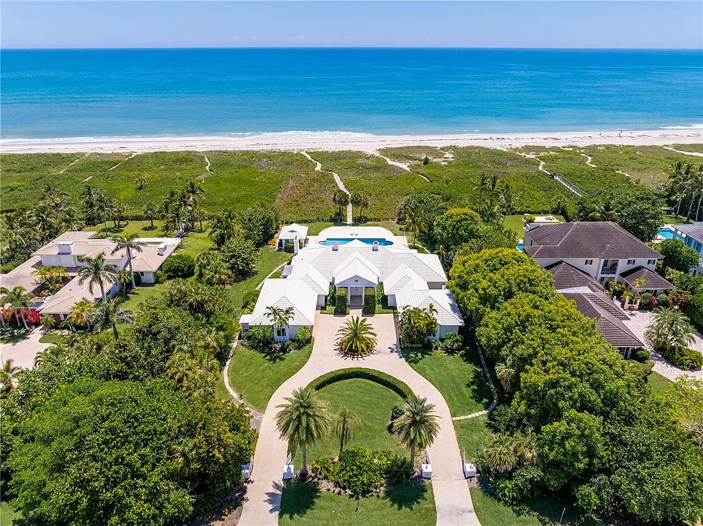 6 bed, 7.5 bath, 5500 sqft, $40,000 — Photo 2