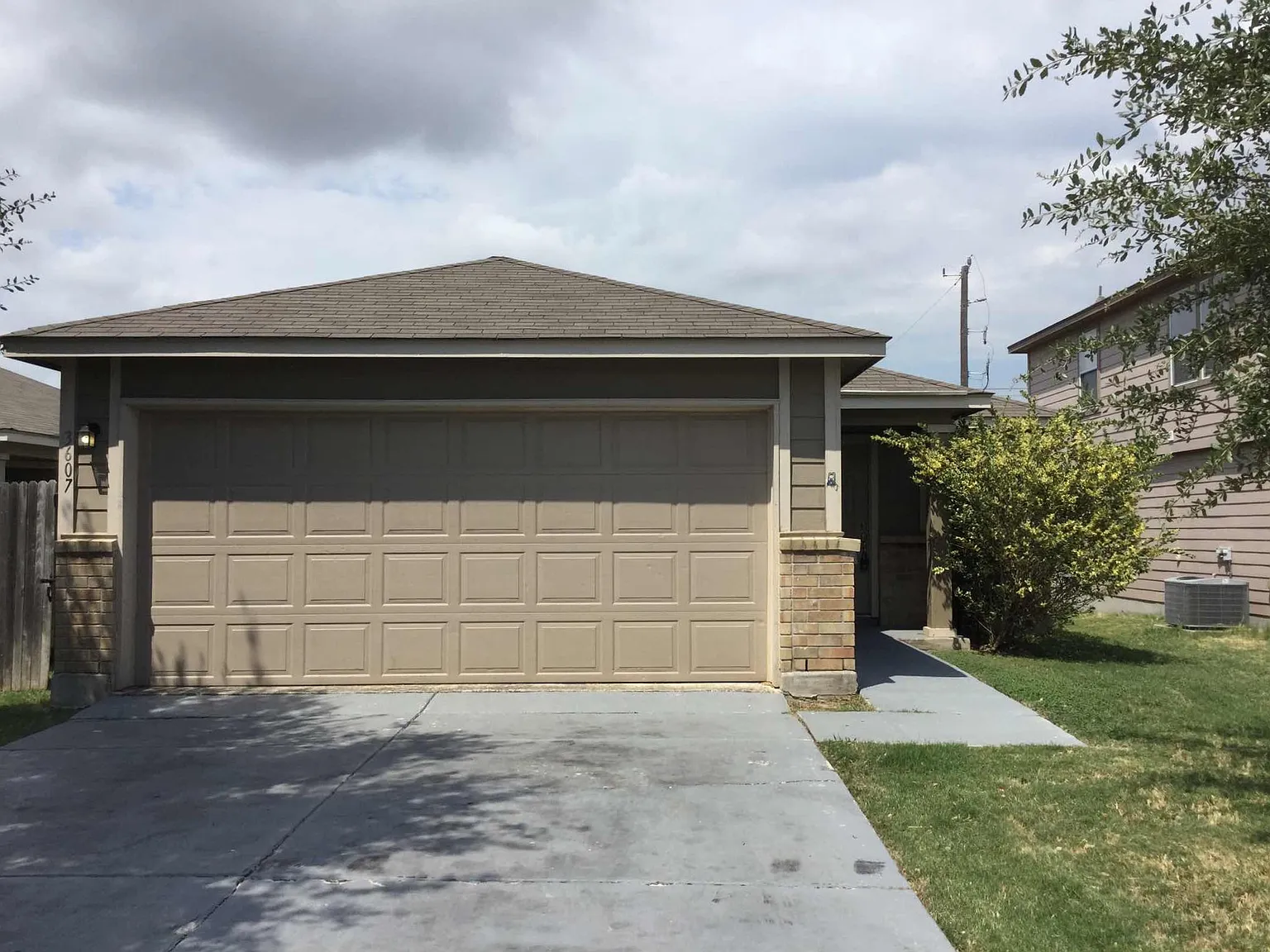 3 bed, 2.0 bath, 1474 sqft, $1,695 — Photo 1