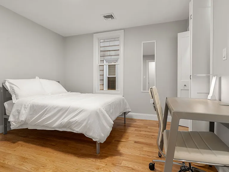 86 Marine Rd #4 — Photo 1
