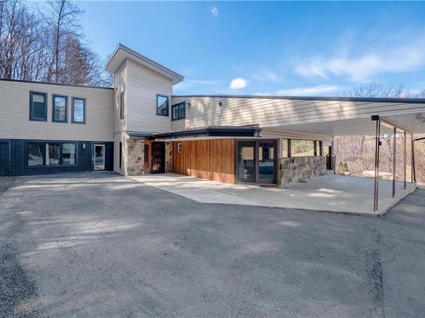2288 Mulberry Rd, Fogelsville, PA 18051