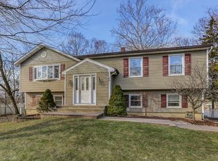 112 Burnham Rd, Morris Plains, NJ 07950