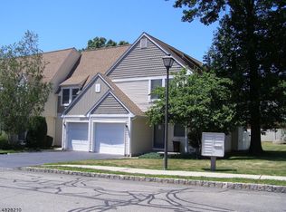 45 Heritage Ln, Hamburg, NJ 07419