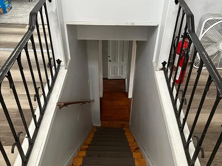 395 Crown St — Photo 17
