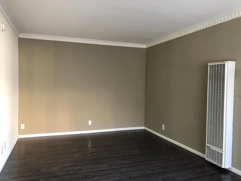425 S Alexandria Ave — Photo 14