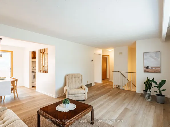 117 Old Country Dr, Kitchener, ON N2E 1S4