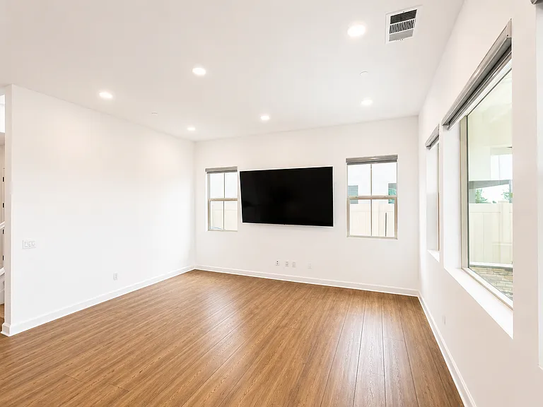 586 Gateway Ln — Photo 6