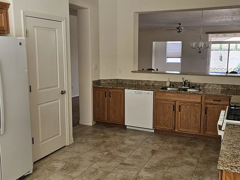 4070 Red River Rd SW — Photo 4
