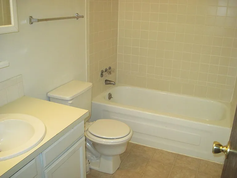 730 Carbondale Dr #B — Photo 4