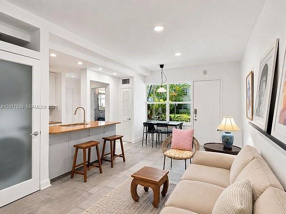 3rd image of 910 Bay Dr APT 15