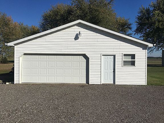 Detached 2 Car Garage