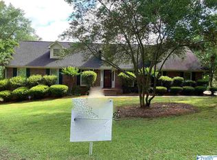 11 River Chase Dr E, Gadsden, AL 35901