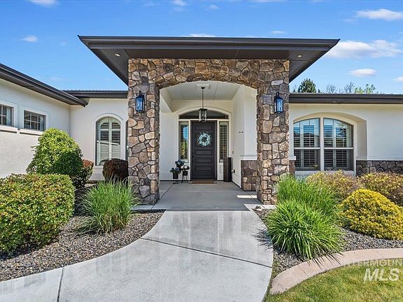 3rd image of 2036 N Bella Strada Way