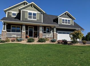 206 Muirfield Trl, Hudson, WI 54016