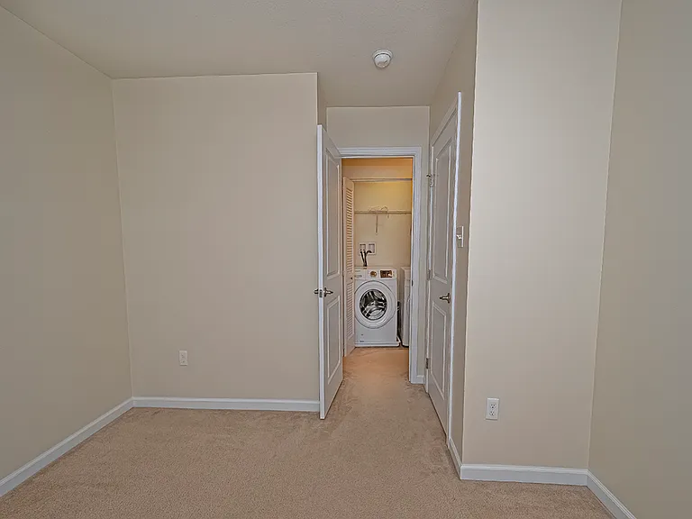 627 Edison Dr — Photo 23