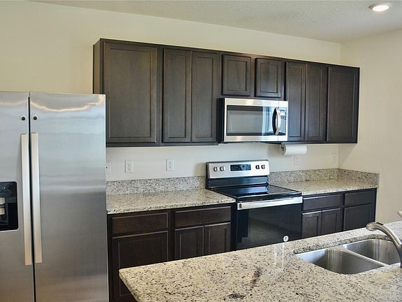 4th image of 519 Noble Ave