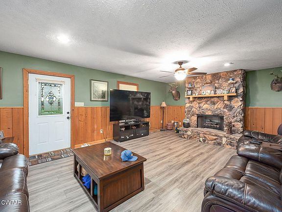 2nd image of 1070 Inca Rd