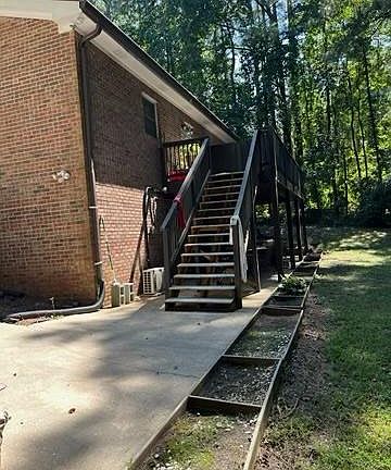 2nd image of 2030 Oakwood Dr APT A