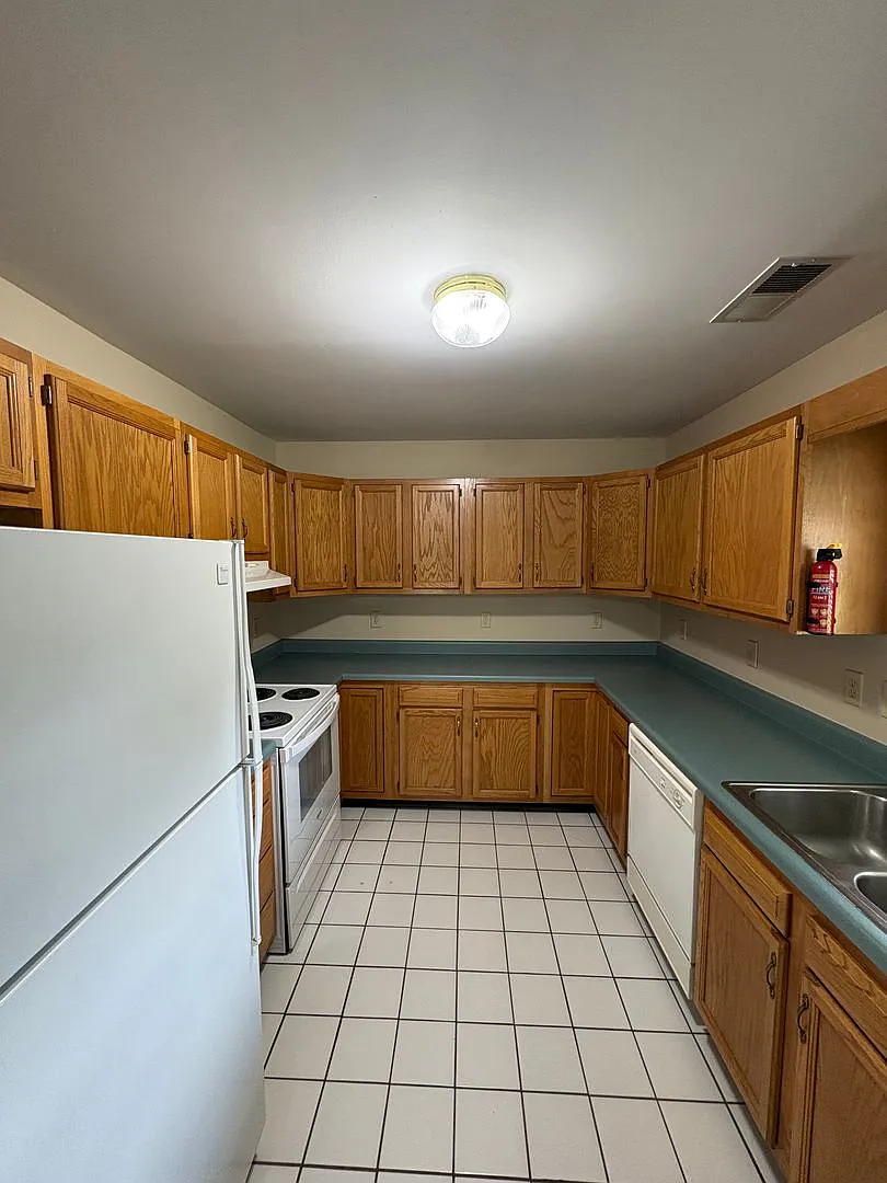 For Rent — Photo 4