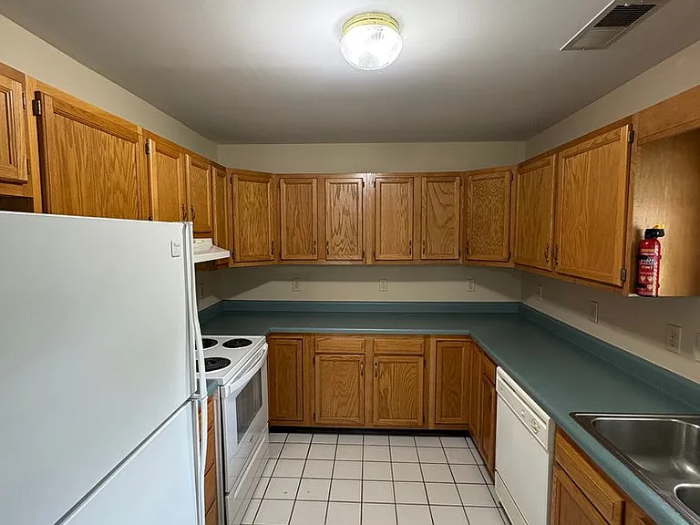108 Meyer St #7 — Photo 4