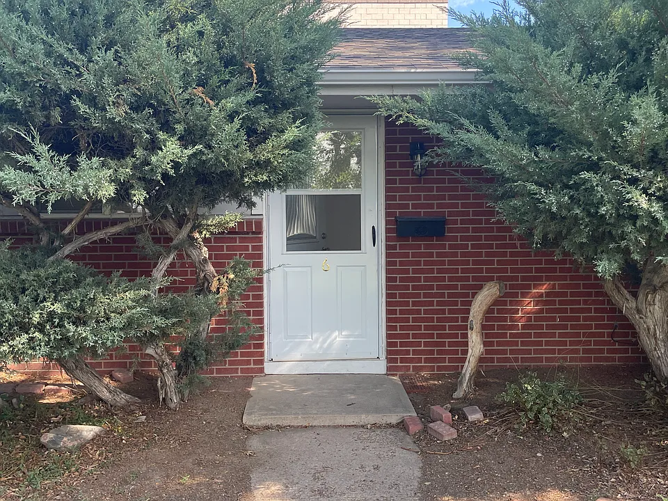 81 W Southern St #6