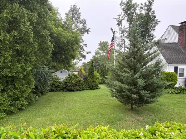 95 Sunset Ave, Providence, RI 02909