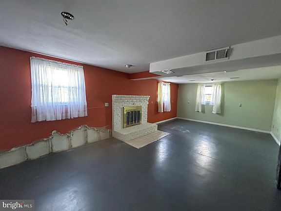 2nd image of 405 E Magnolia Ave
