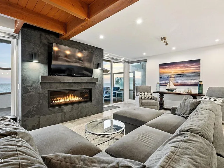 3373 Ocean Dr — Photo 17