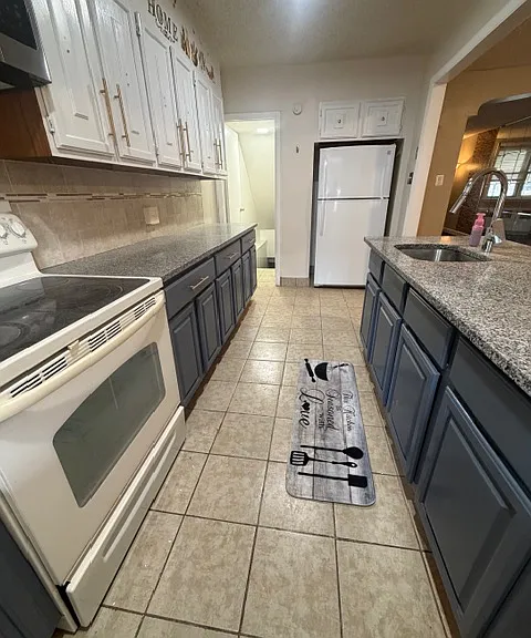 1203 Fanshawe St — Photo 3