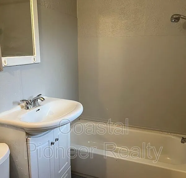 7026 Washington St — Photo 8