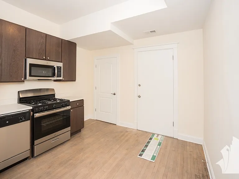 2229-2231 W Wilson Ave #3R — Photo 3