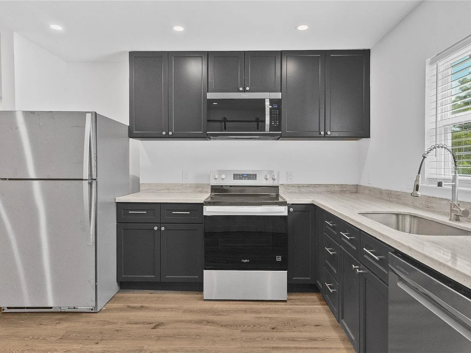 3 bed, 2.0 bath, 1200 sqft, $1,850 — Photo 4