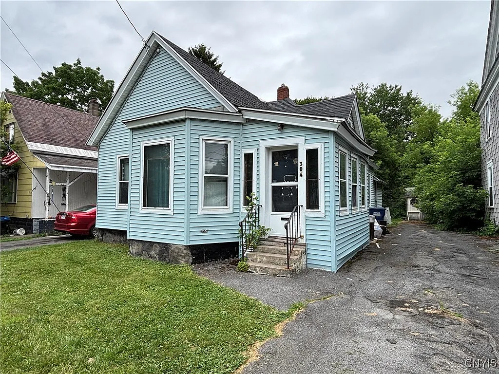 Building Photo - 304 Hartson St