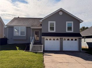 905 Village St, Leavenworth, KS 66048