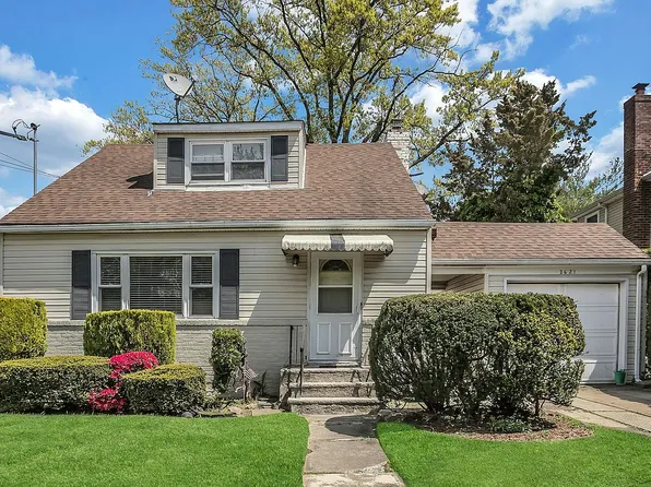 2621 210th St, Bayside, NY 11360