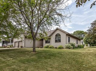 800 Hillside Ct, Nicollet, MN 56074