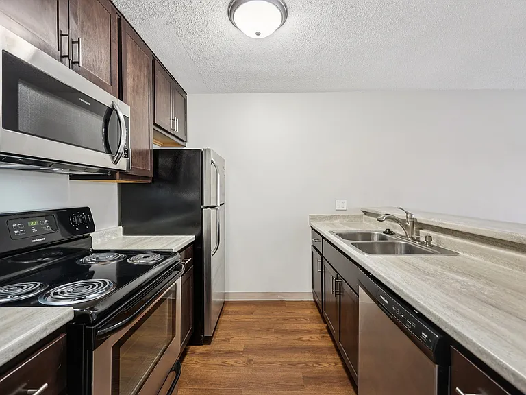 Lexington Hills Apartments — Photo 17