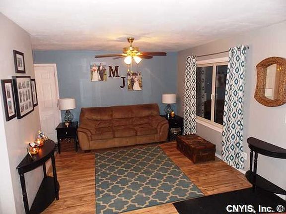 3rd image of 8081 Evesborough Dr