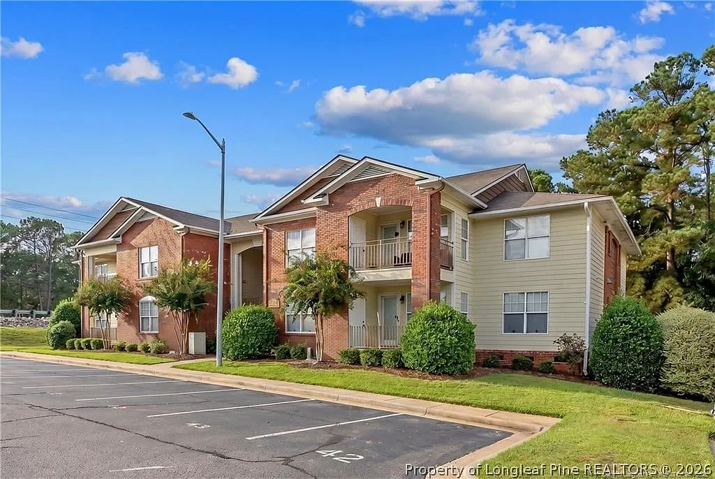 3 bed, 2.0 bath, 1384 sqft, $1,375 — Photo 1