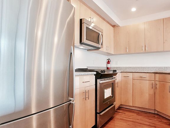 5th image of 400 15th St #3